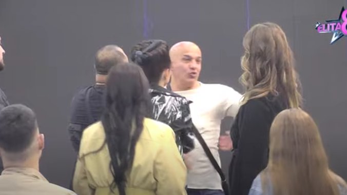 Ovaj takmičar je ZAUVEK napustio Elitu 8, mnogi su bili u neverici! 😐