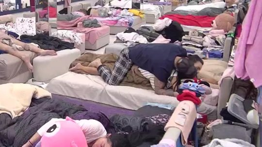 Rade U TRI SMENE 😈 Anita ZAJAHALA Luku za LAKU NOĆ, pa on nju za DOBRO JUTRO 😅