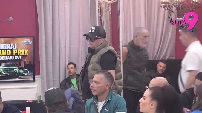 Sale Luks odgovorio zašto je Saru naučio samo da ŠIRI NOGE 👀