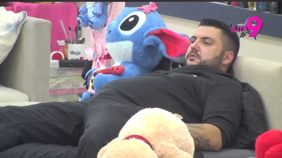 Asmin kao vodovodna CEV bez PRITISKA 🤭 TVRDI da je Stanijina ŽRTVA jer 2 godine NEMA SEKSA 🙃