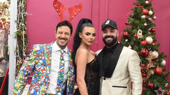 ANITA POZIRALA SA SVOJIM LJUBAVNICIMA: Jedna žena, dva osmeha, mnogo buke 👠🔥📸