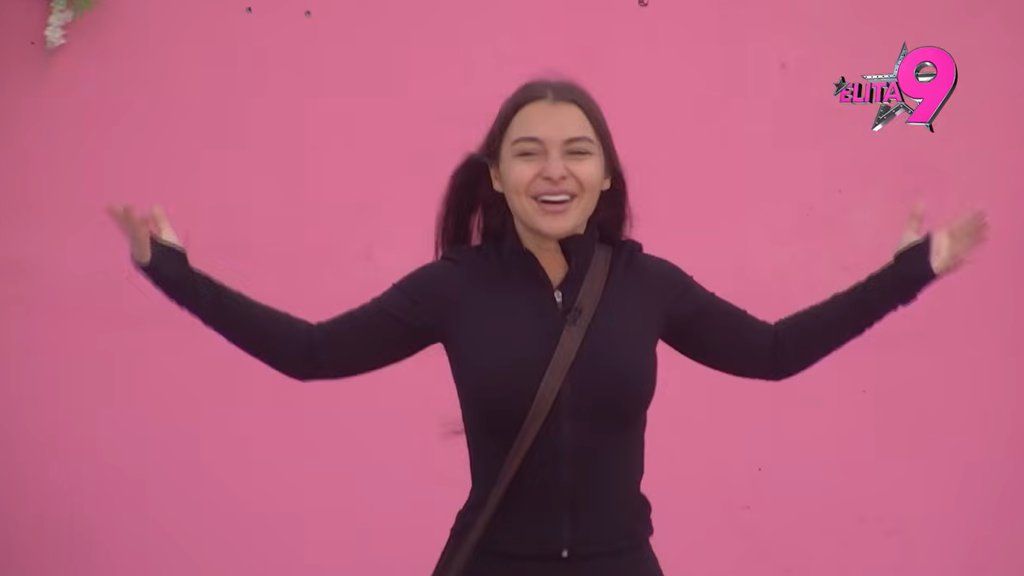 NASTAVAK PONIŽAVANJA: Sara Stojanović se zahvalila Mikijevim roditeljima nakon sek*a, A ON JE ODUVAO DA NEĆE BITI U VEZI 🤔 (VIDEO)